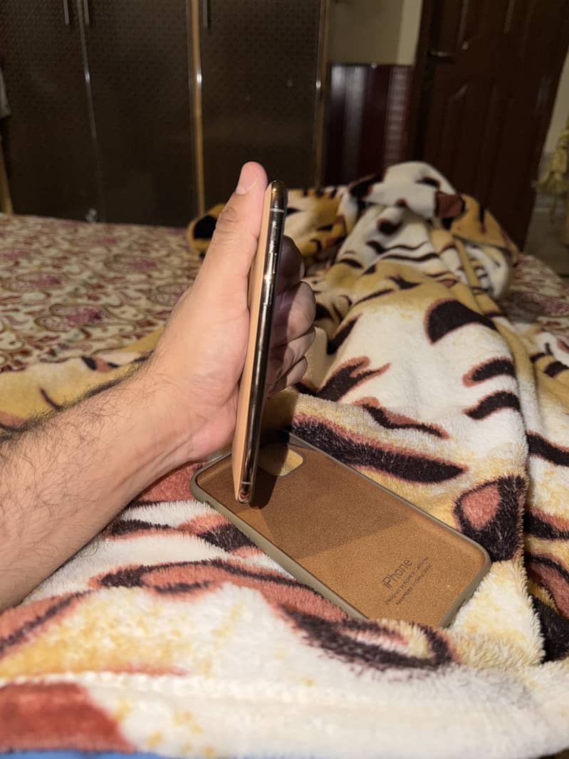 Apple iPhone 11 Pro Max 2