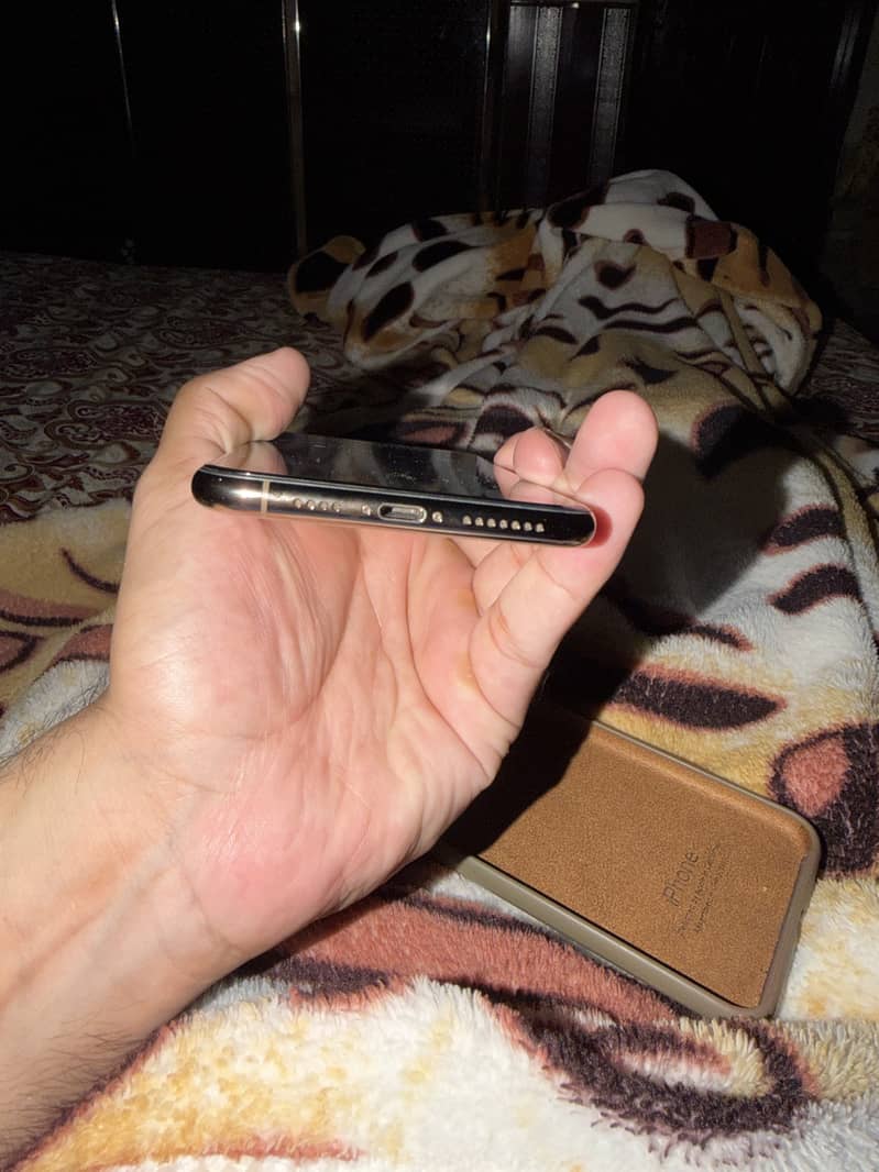 Apple iPhone 11 Pro Max 3