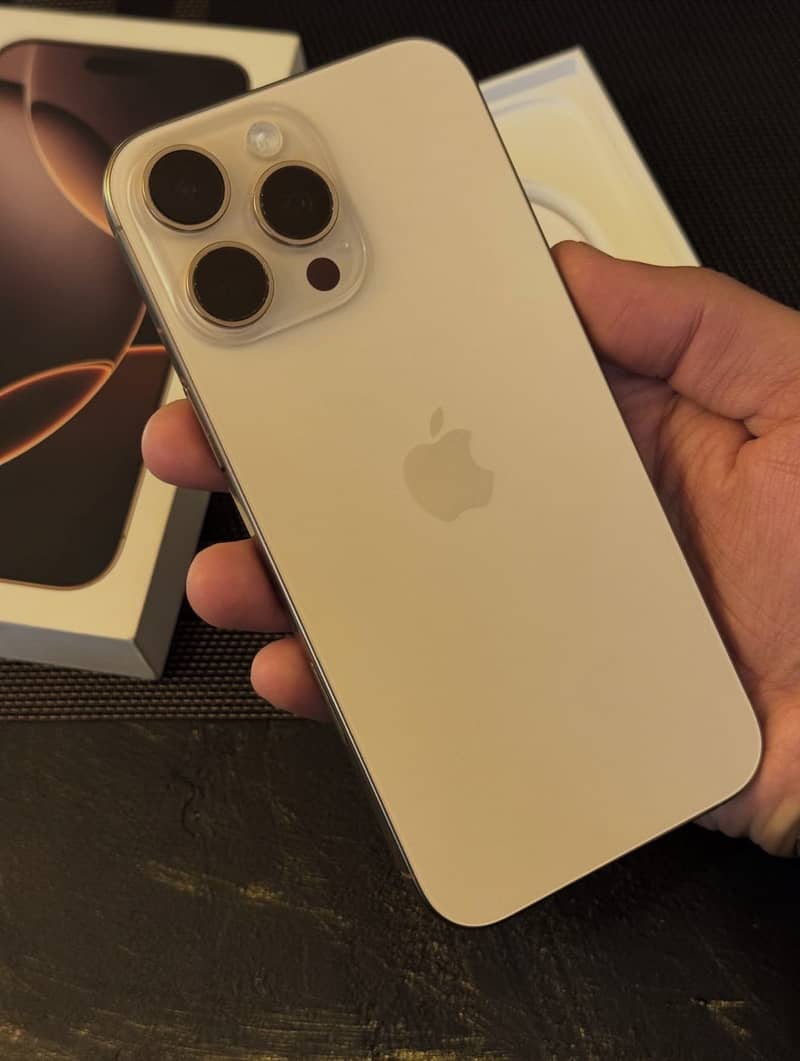 Apple iPhone 16 Pro Max 0