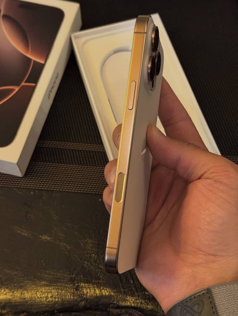 Apple iPhone 16 Pro Max 2