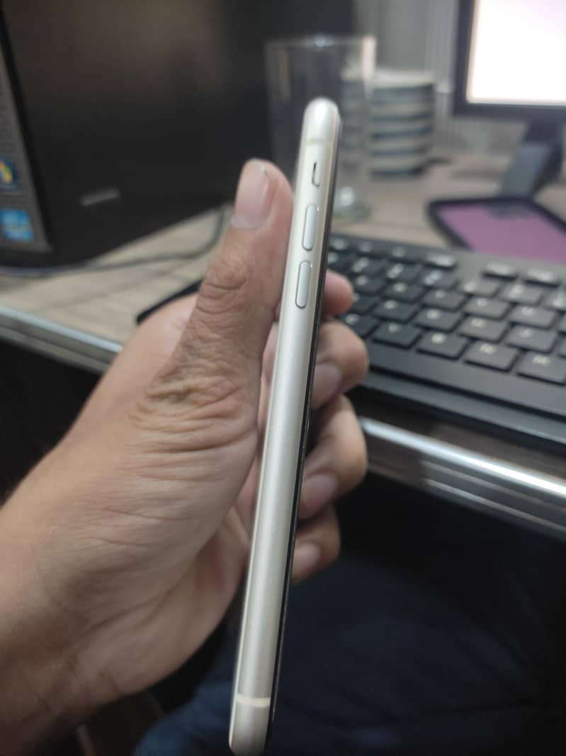 Apple iPhone 11 3