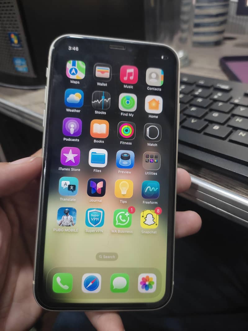 Apple iPhone 11 4