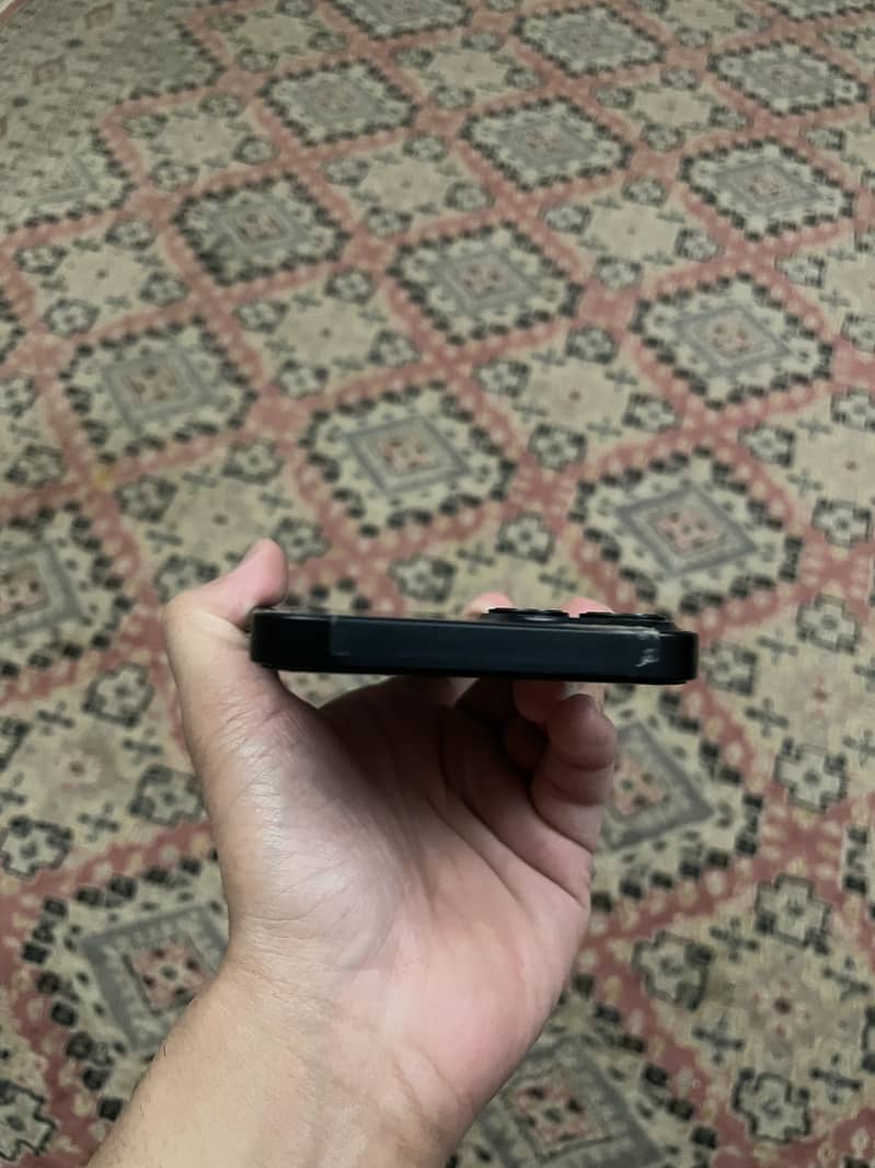 Apple iPhone 13 5