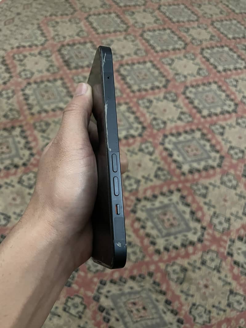 Apple iPhone 13 9