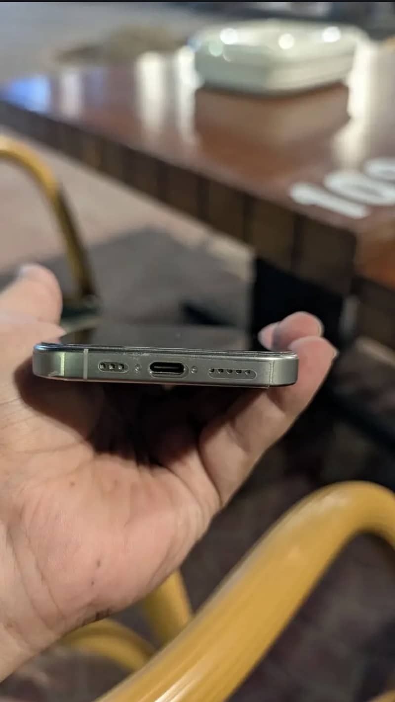 Apple iPhone 15 Pro 2