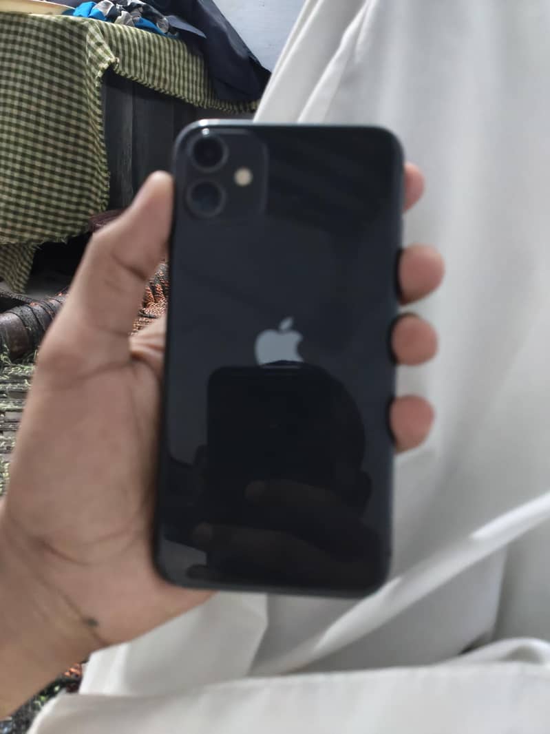 Apple iPhone 11 4