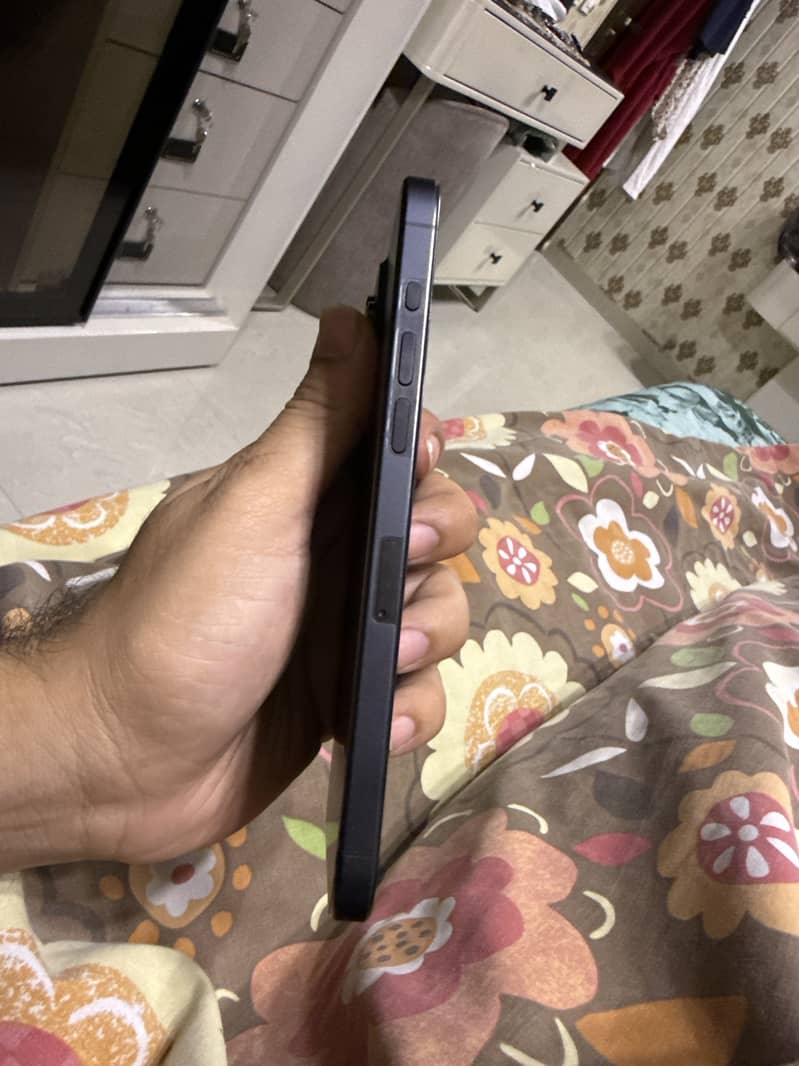Apple iPhone 15 Pro Max 2