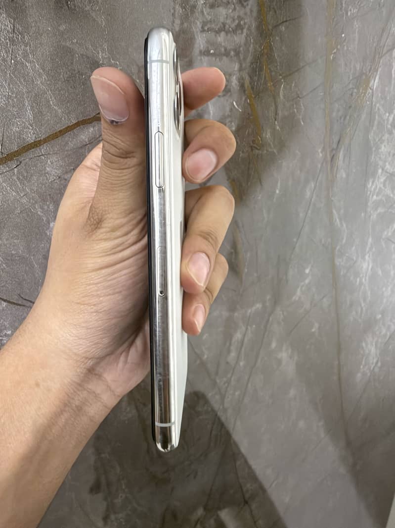 Apple iPhone 11 Pro 1