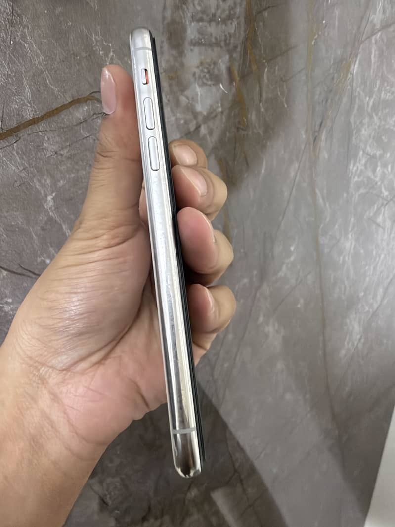 Apple iPhone 11 Pro 2