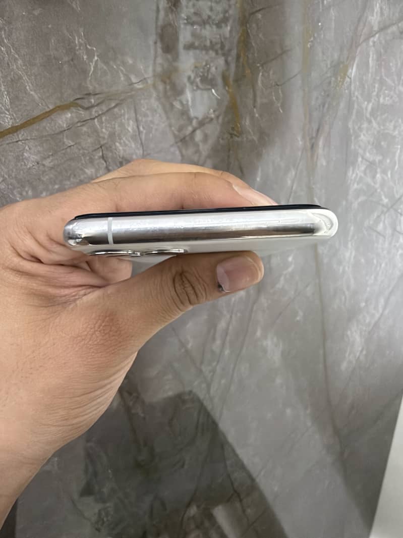 Apple iPhone 11 Pro 3