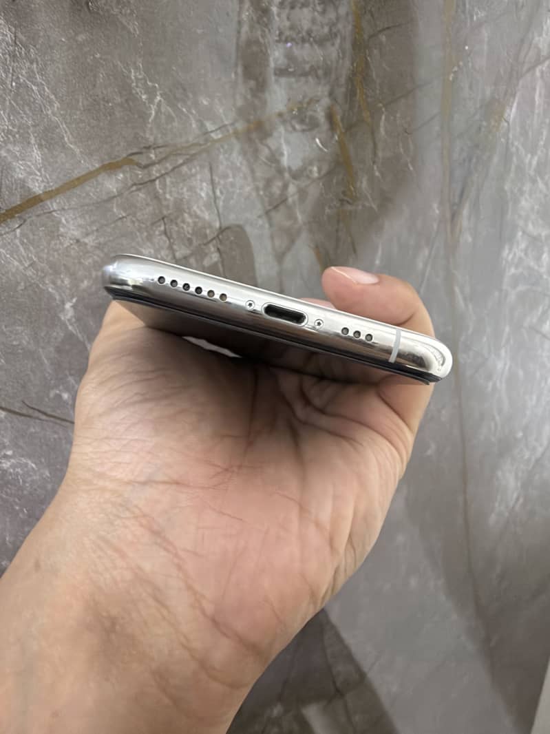 Apple iPhone 11 Pro 4