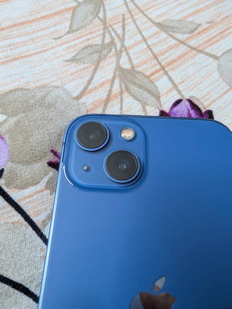 Apple iPhone 13 2