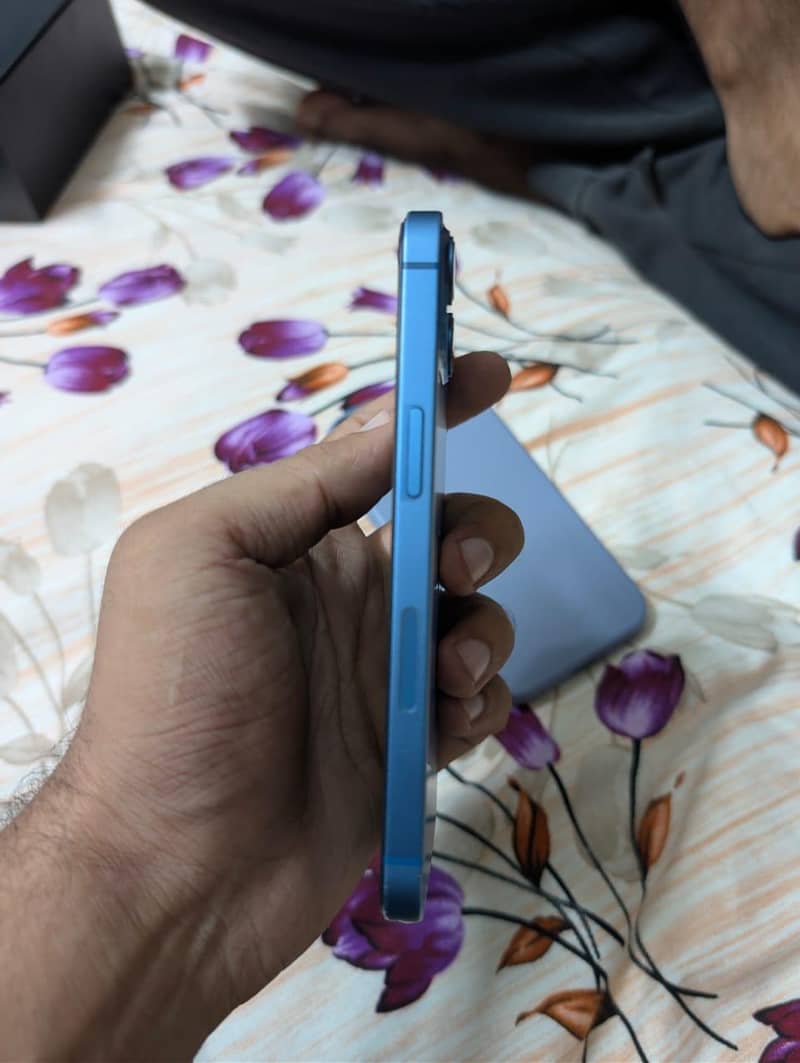 Apple iPhone 13 3