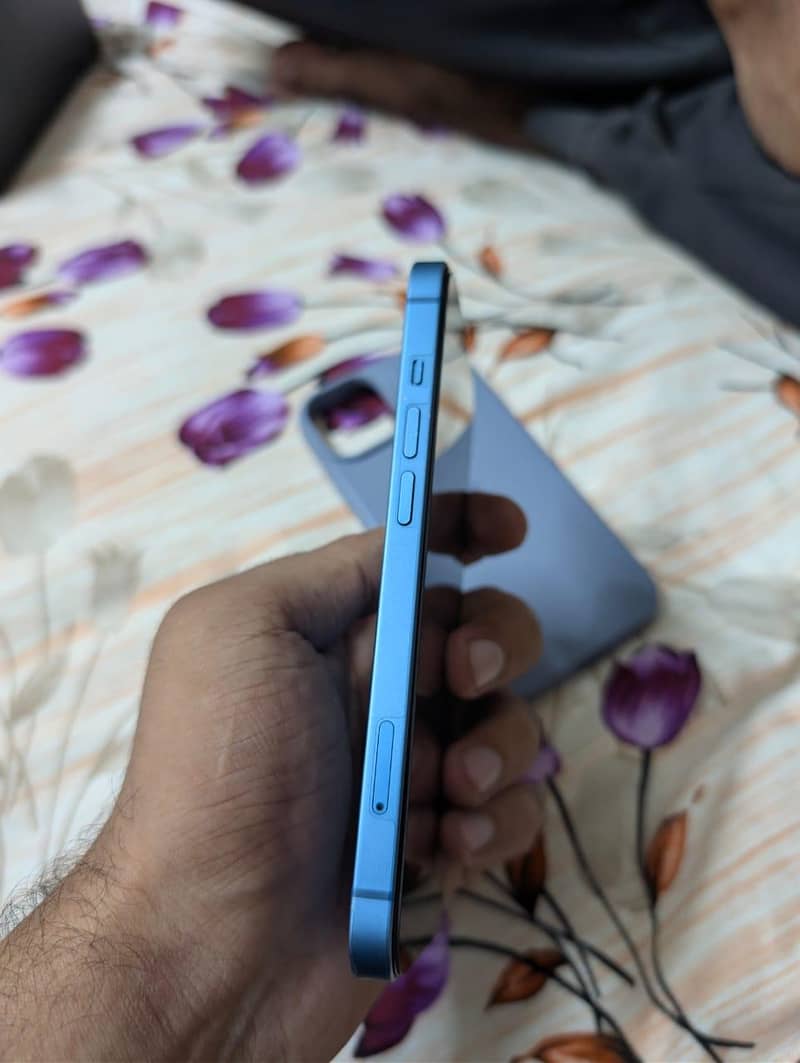 Apple iPhone 13 4