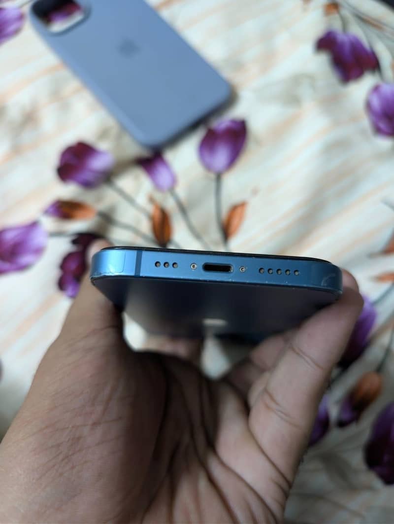 Apple iPhone 13 5