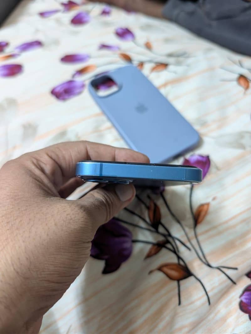 Apple iPhone 13 6