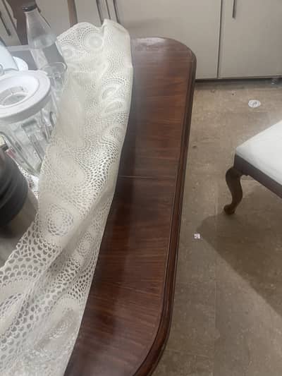 Dininah table and 6 chairs