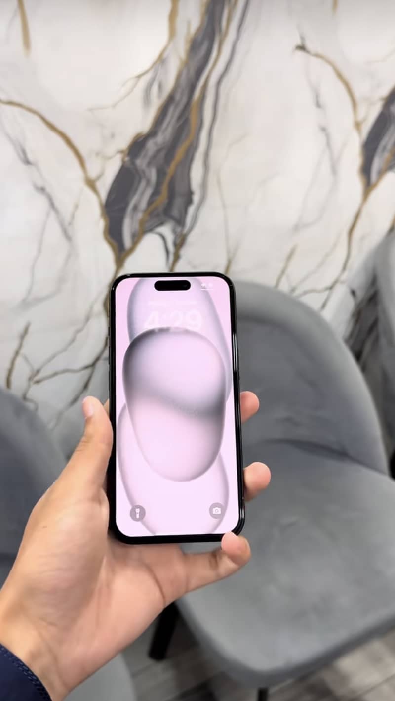 Apple iPhone 15 2