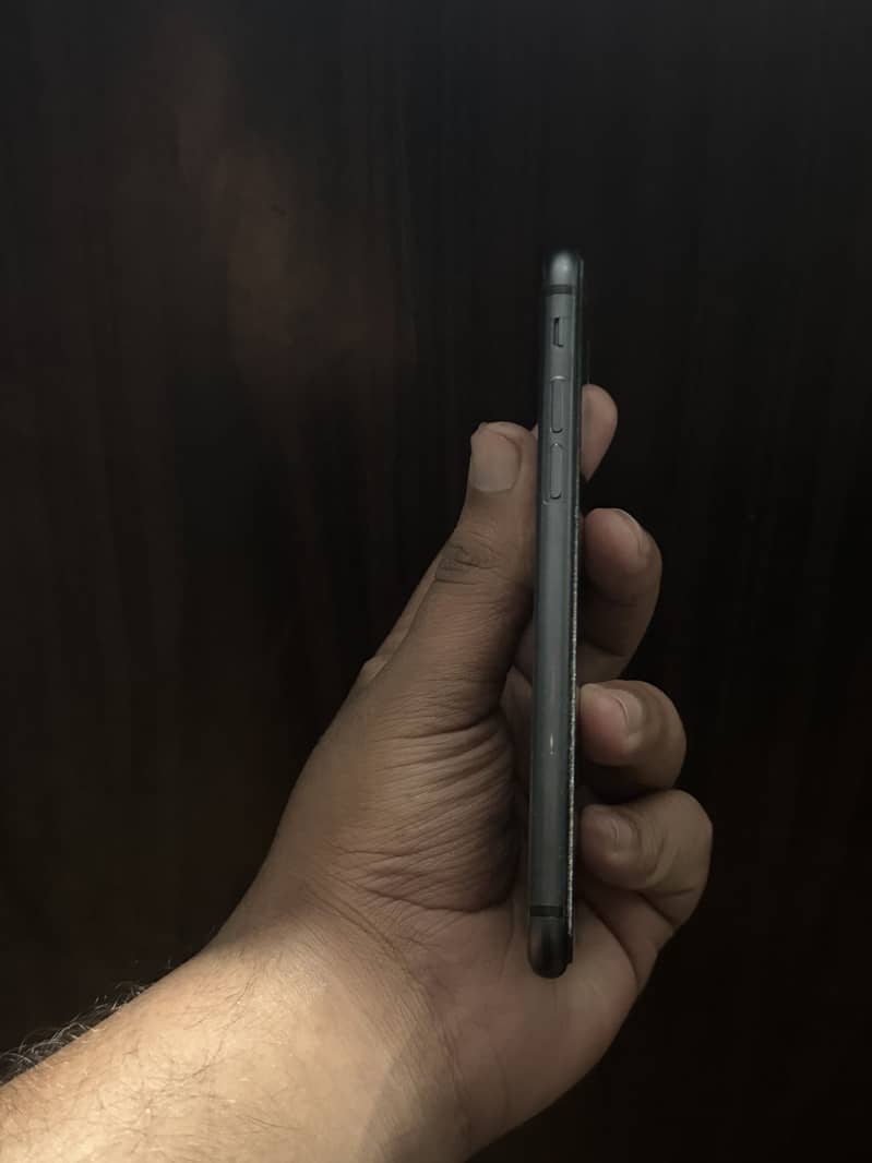 Apple iPhone 8 3