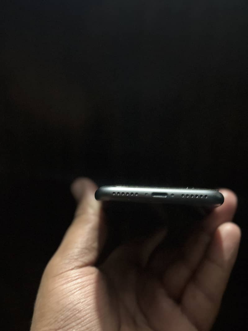 Apple iPhone 8 4