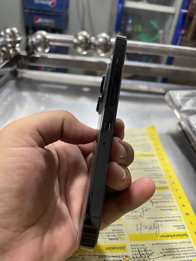 Apple iPhone 14 Pro 3