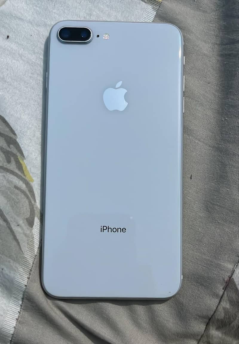 Apple iPhone 8 Plus 3