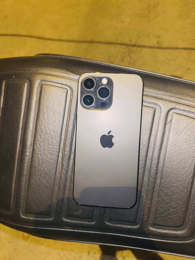 Apple iPhone 14 Pro Max 1