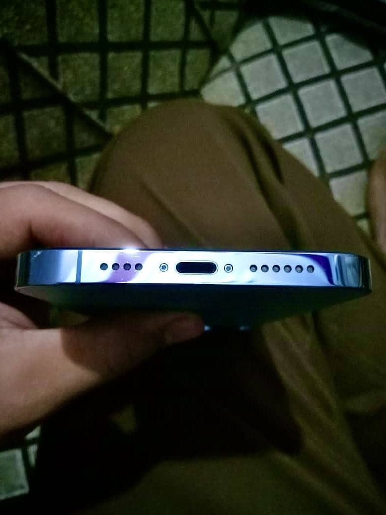 Apple iPhone 13 Pro Max 4