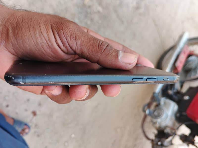 Apple iPhone 7 3