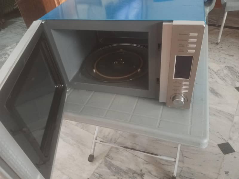 Microwave oven 1