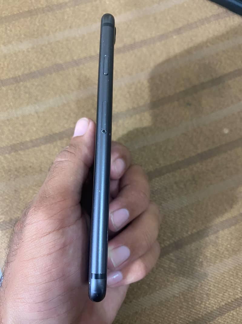 Apple iPhone 8 1