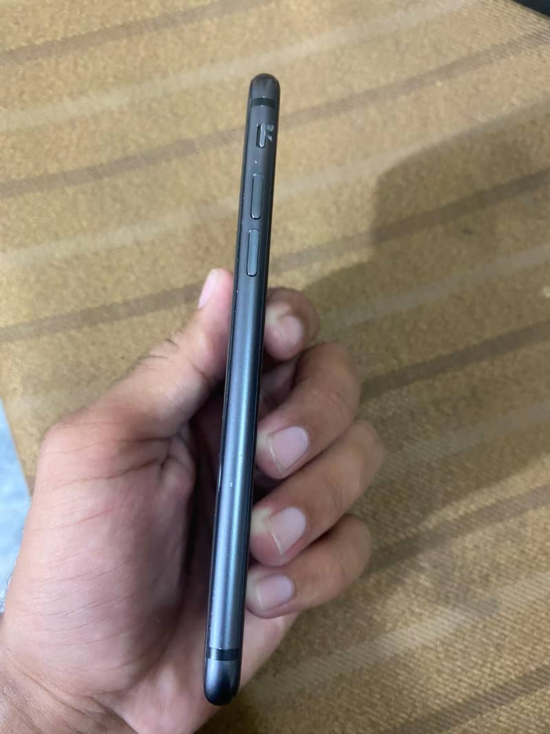 Apple iPhone 8 3