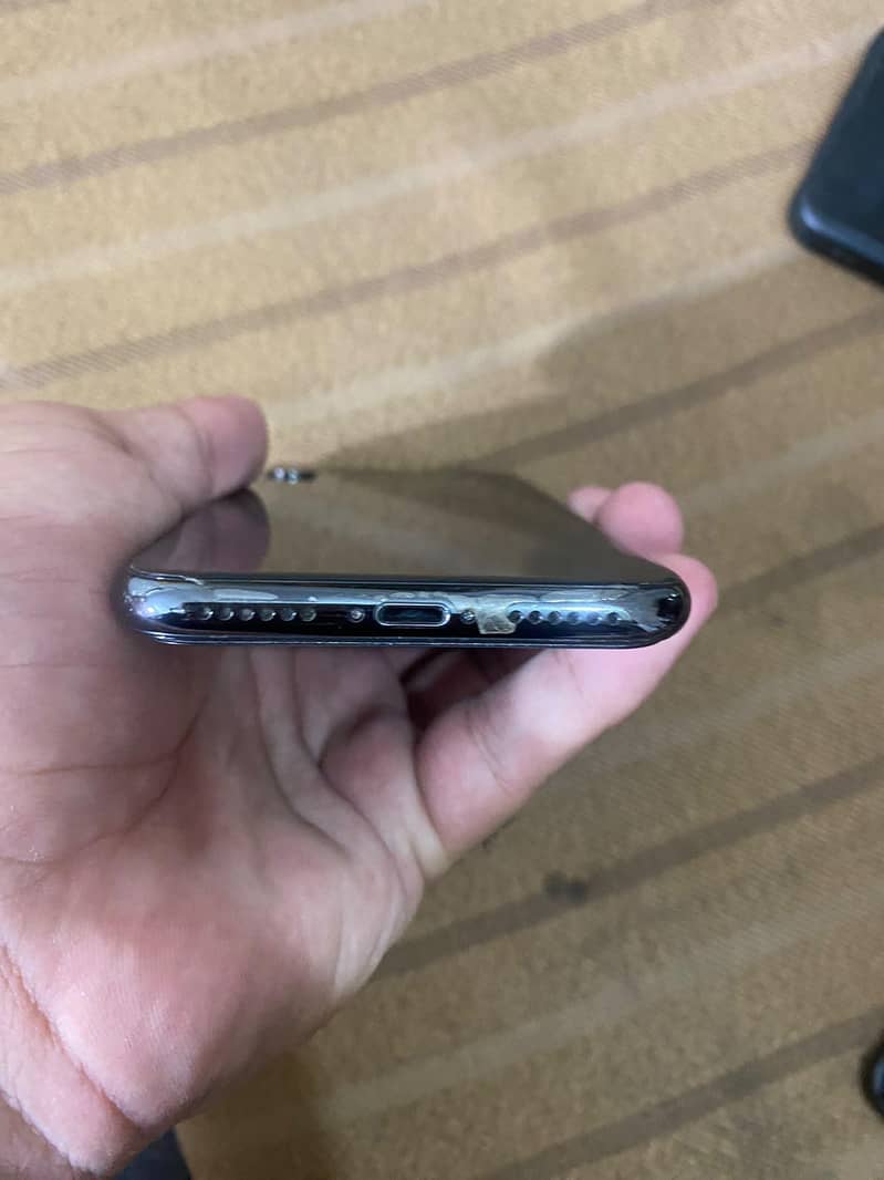 Apple iPhone X 4