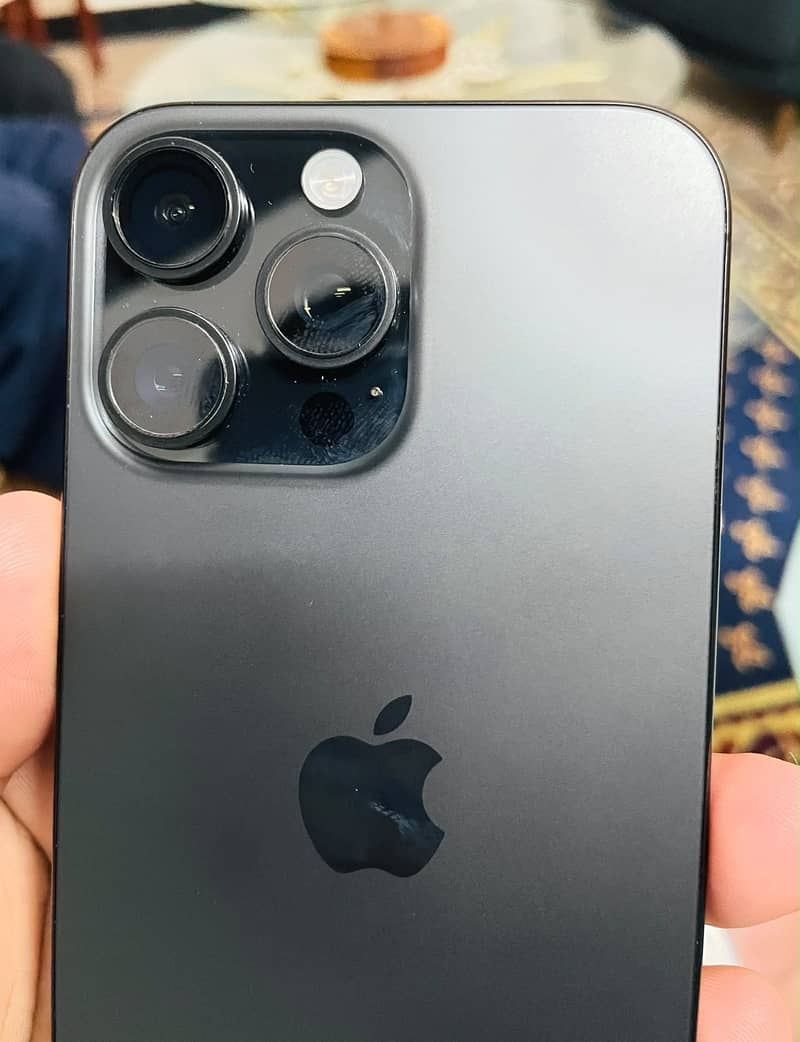Apple iPhone 16 Pro Max 1