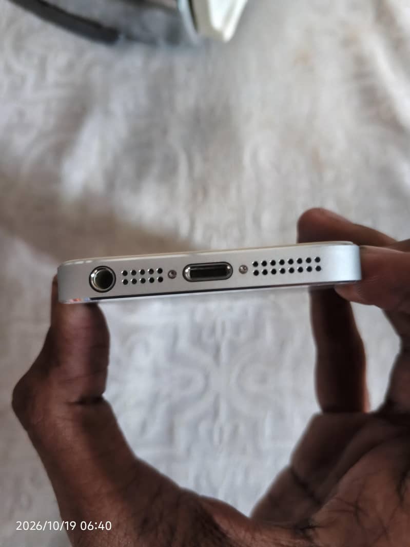 Apple iPhone 5s 4