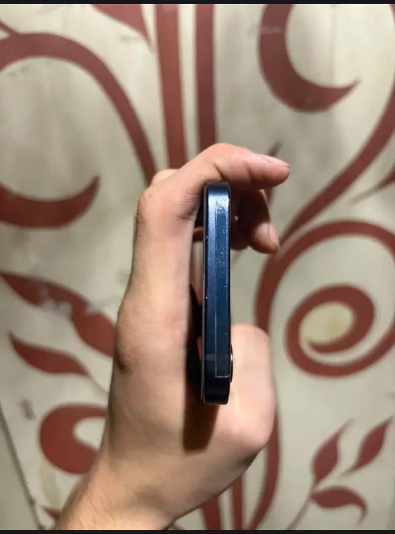 Apple iPhone 12 1