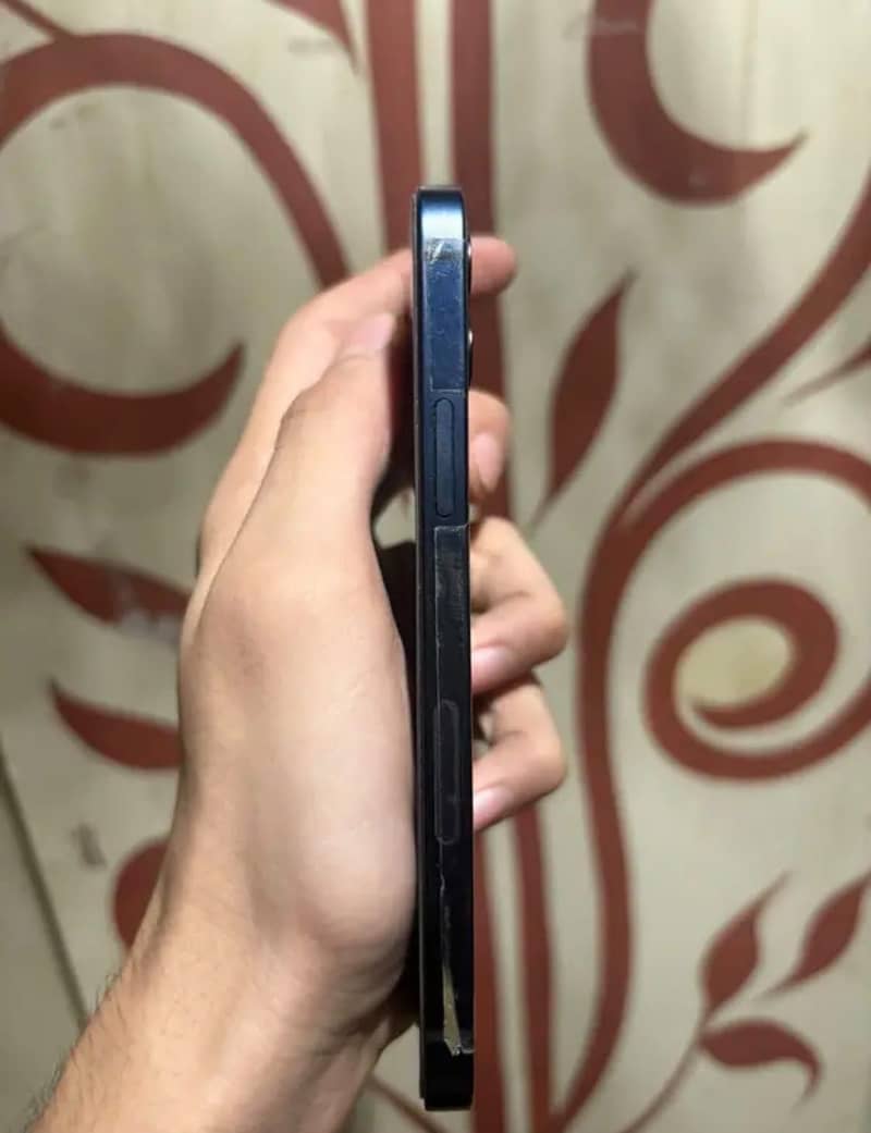 Apple iPhone 12 3