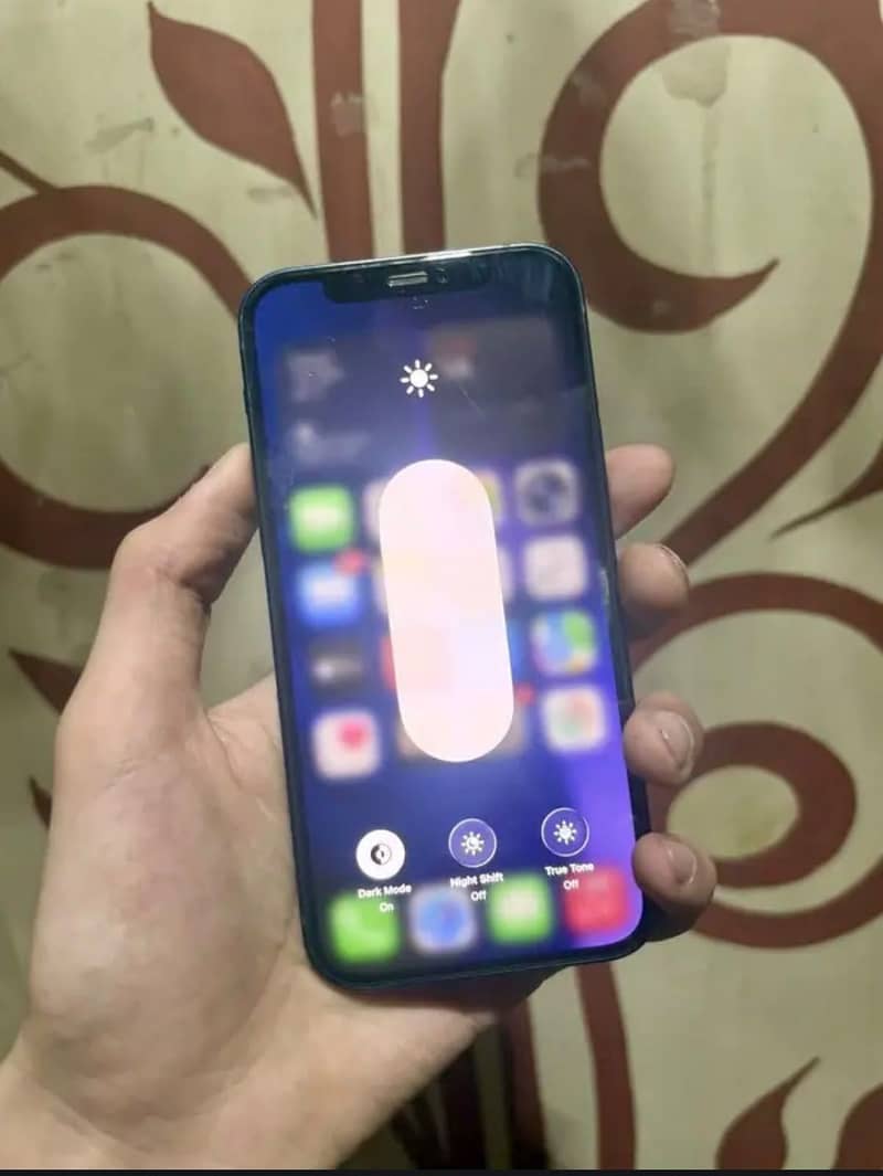 Apple iPhone 12 4