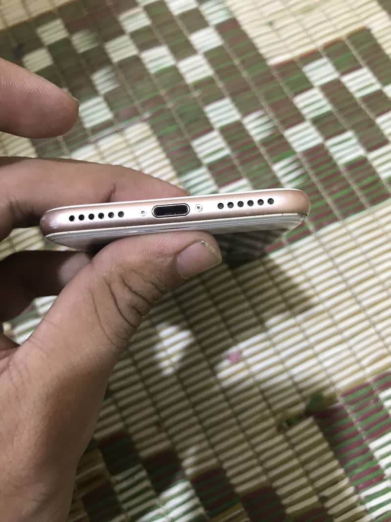 Apple iPhone 7 3