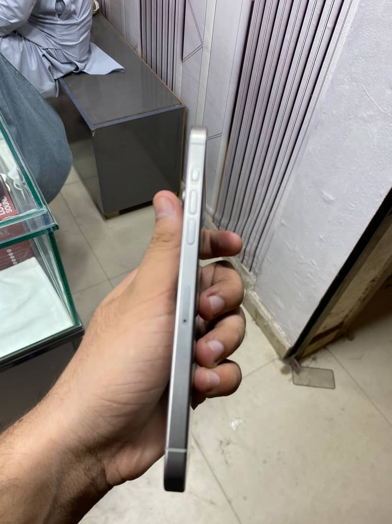 Apple iPhone 15 Pro Max 3