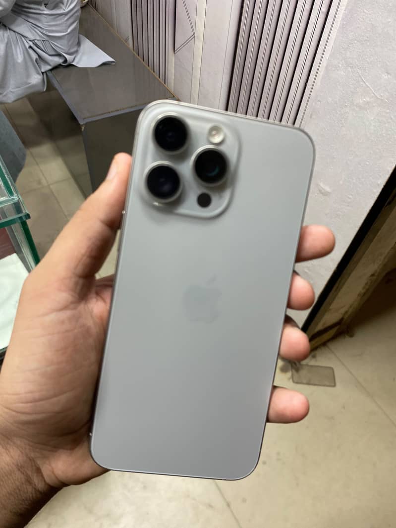Apple iPhone 15 Pro Max 5
