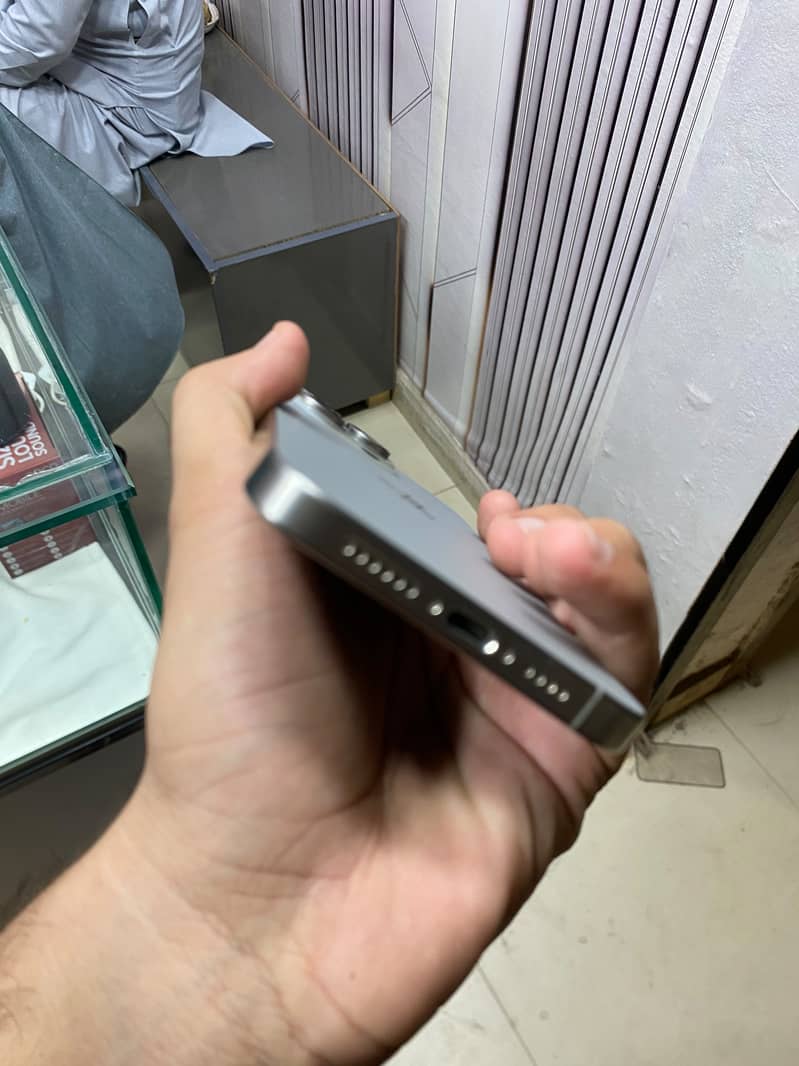 Apple iPhone 15 Pro Max 7