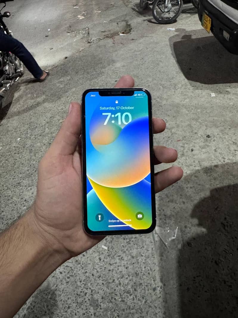 Apple iPhone X 4