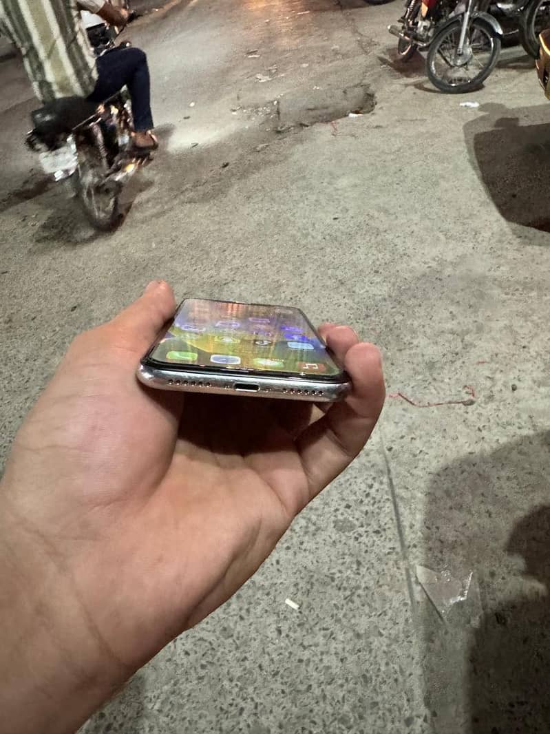 Apple iPhone X 6