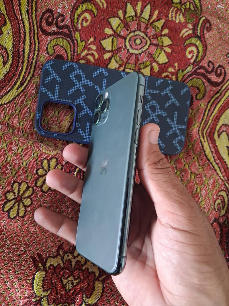 Apple iPhone 11 Pro 4