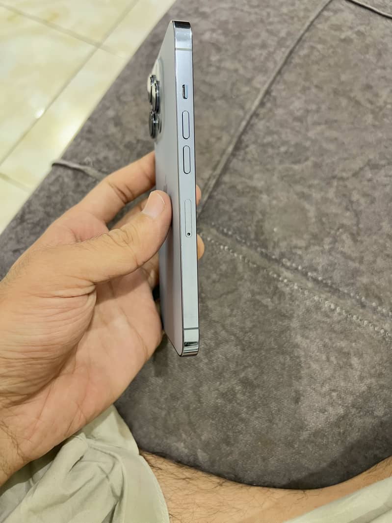 Apple iPhone 13 Pro 2