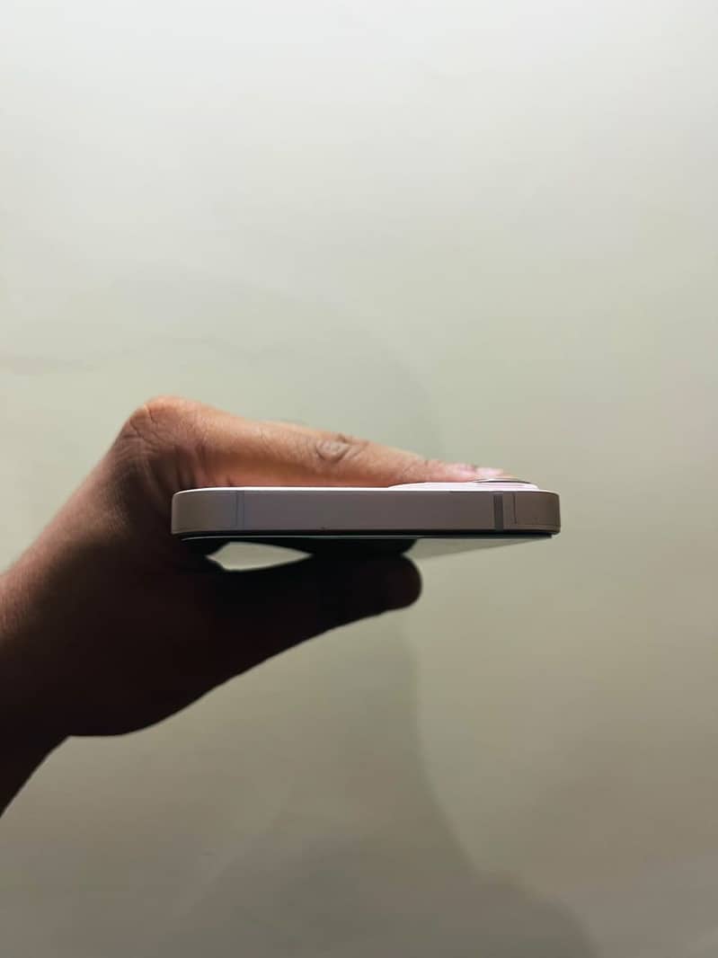 Apple iPhone 13 5