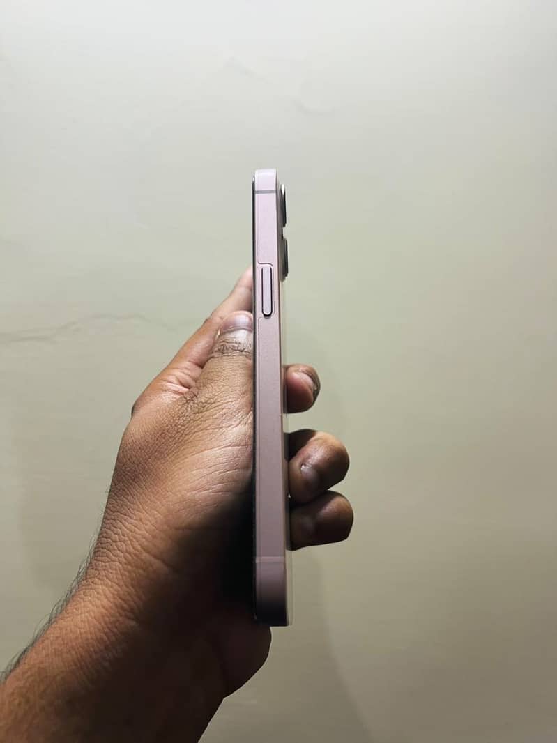 Apple iPhone 13 7