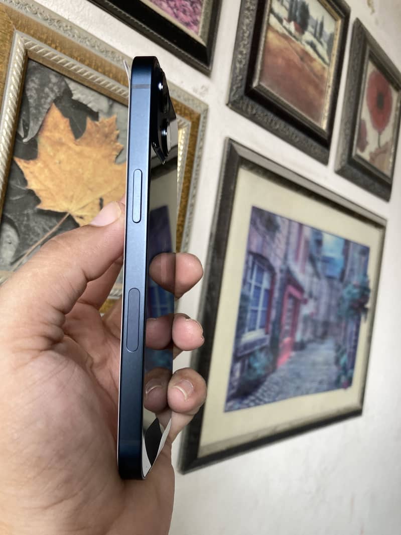 Apple iPhone 13 2