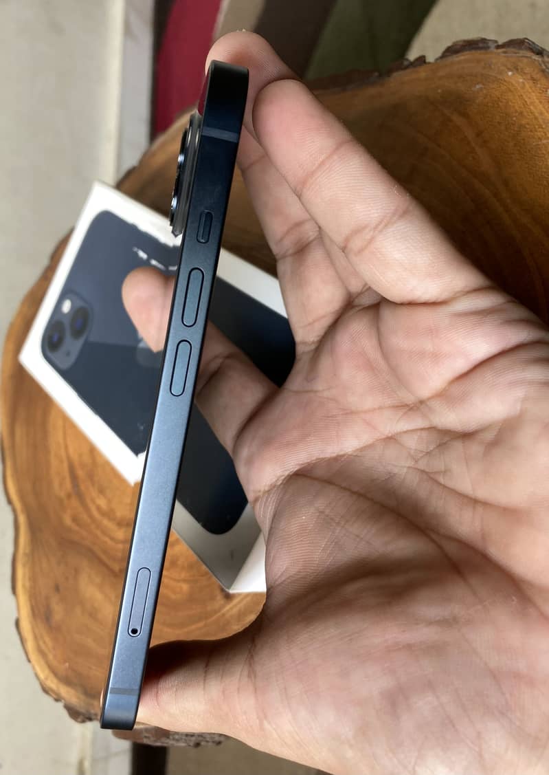 Apple iPhone 13 3